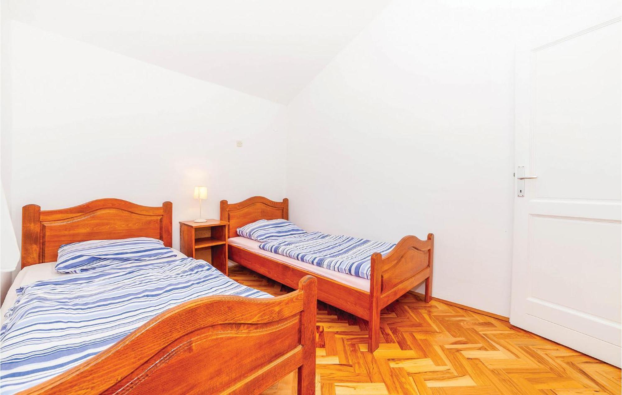 7 Bedroom Pet Friendly Home In Crni Kal Crni Kal  Екстериор снимка