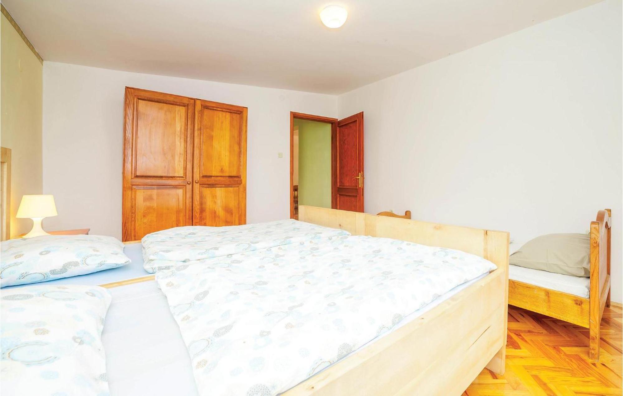 7 Bedroom Pet Friendly Home In Crni Kal Crni Kal  Екстериор снимка
